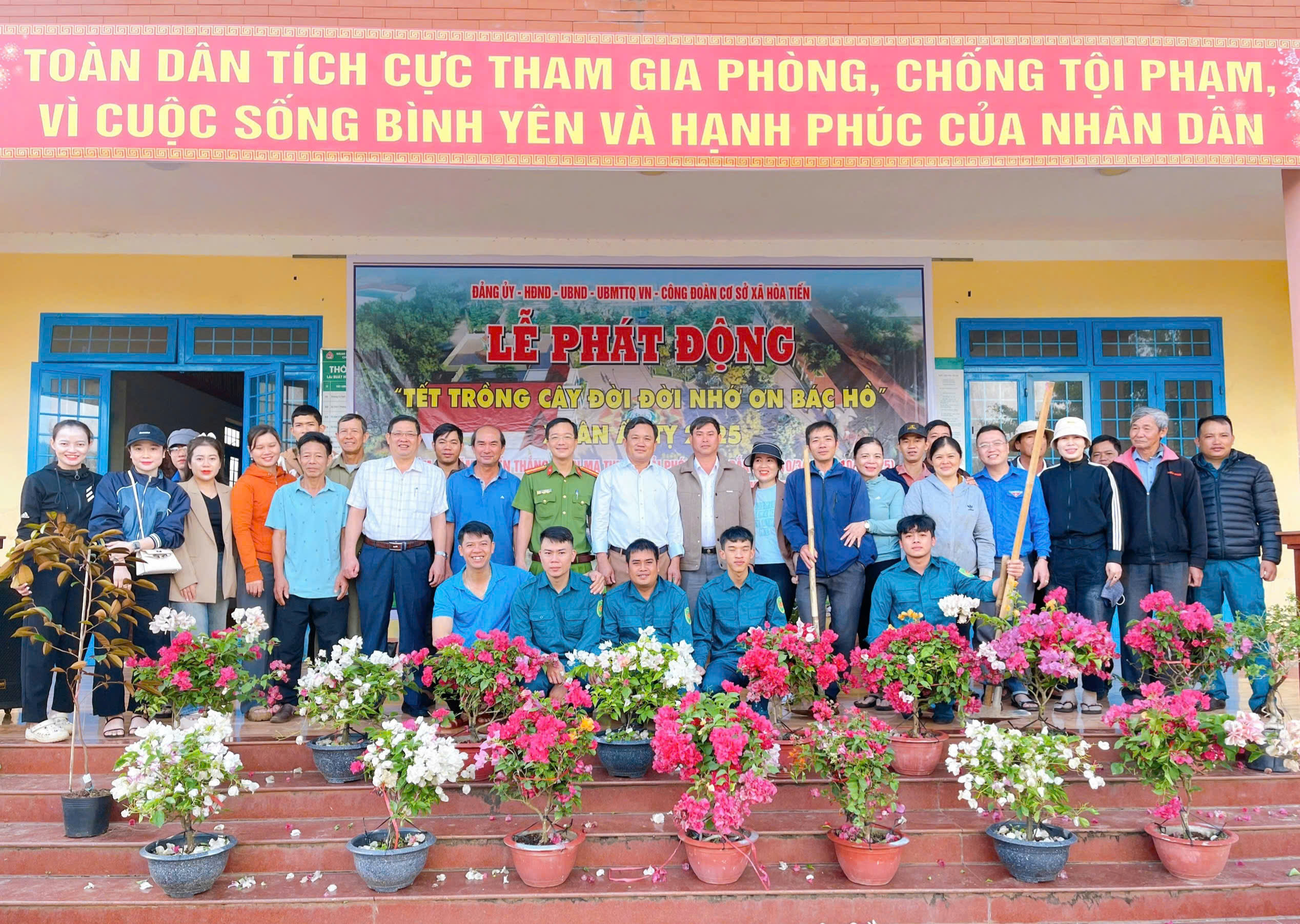 ĐẢNG UỶ - HĐND – UBND – UBMMTQ – CÔNG ĐOÀN CƠ SỞ XÃ HOÀ TIẾN TỔ CHỨC LỄ PHÁT ĐỘNG “TẾT TRỒNG CÂY ĐỜI ĐỜI NHỚ ƠN BÁC HỒ” XUÂN ẤT TỴ NĂM 2025