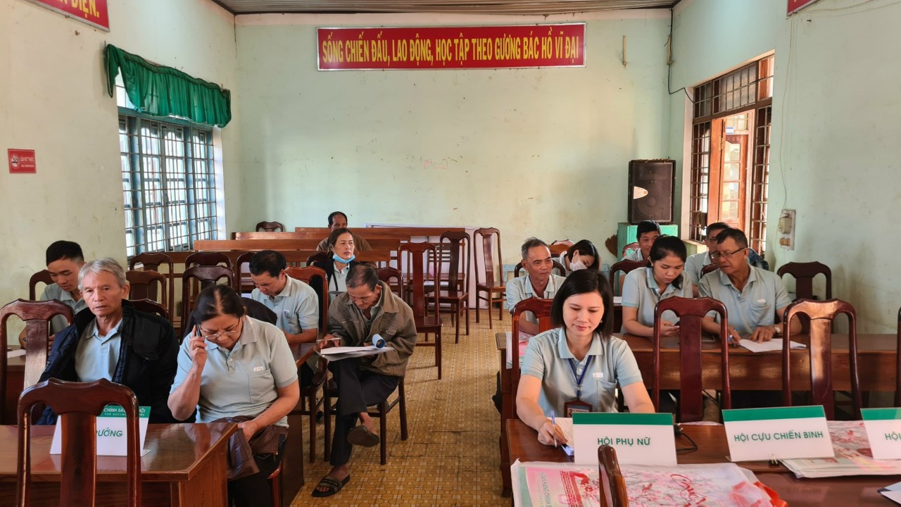 Hội LHPN xã Hòa Tiến thực hiện công tác kiểm tra, giám sát việc cho vay vốn tín dụng Ngân hàng chính sách xã hội